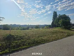 Baugrund + Freiland (Weingarten) in Aussichtslage auf slowenischer Seite!