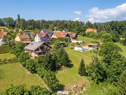 Sonnenhang trifft auf Weitblick! Großzügiges Einfamilienhaus in begehrter Lage von Langaberg