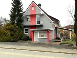 Möbliertes 120m² Familienhaus mit Balkon und Garage in Ortslage