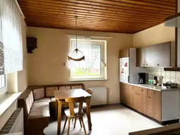 Möbliertes 120m² Familienhaus mit Balkon und Garage in Ortslage