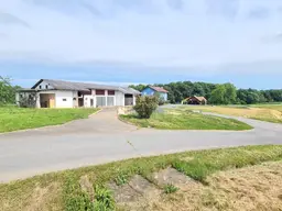 Nebengebäude im Bauland auf einer Bergkuppe in Ruhelage - Obstgarten- Freilandgrundzukauf möglich