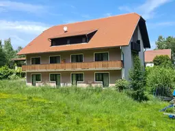 Apartmenthaus mit 8 Eigentumswohnungen sowie eine Großwohnung und Gewerbetrakt in sehr ruhiger Grünlage