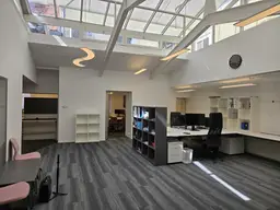 Neu sanierte Büro- / Praxisräume sehr zentral gelegen