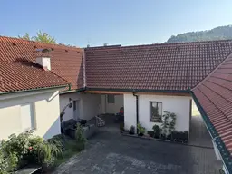 Ehemaliger Vierkanthof mit 8 Wohneinheiten