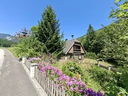 Solides Wohnhaus mit Nebengebäuden und 2.200m² Baugrund nahe Bodenbauer