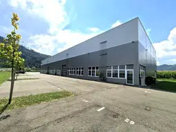 Voll vermietete Produktions- und Gewerbehallen auf Baurecht für 100 Jahre