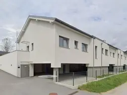 Tolles, räumlich gut eingeteiltes Reihenhaus mit Eigengarten, Dachterrasse und zwei Garagenplätzen.