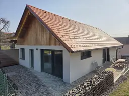 Modernes und neuwertiges Wohnhaus mit Eck- Terrasse und Vollkeller samt weiterem Uralt- Kellerstöckl mit Zu und Umbaugenehmigung