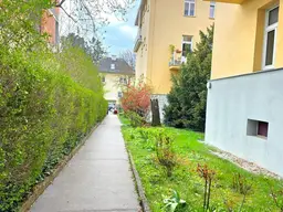 Altbaucharme trifft Freiluftgenuss – 3-Zimmer-Wohnung mit exklusiver Dachterrasse