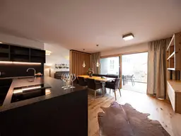 Luxus Penthouse mit 5 Zimmer mit über 188m2 Wohnfläche und Loggia sowie beheiztem Aussenpool in Zell am See!