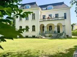 Juwel in stilvoller Jugendstilvilla, Eigengarten mit 92m2 + Parkgarten zur allgemeinen Nutzung