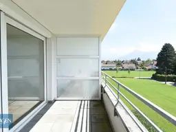Helle 2-Zimmer-Dachgeschosswohnung mit sonnigem Balkon in ruhiger Wohnlage