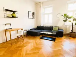 WOHNJUWEL: Elegante, modernisierte 2-Zimmer-Altbauwohnung in bester Lage ab sofort zu kaufen!