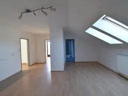 4 Zimmer Wohnung mit Balkon und PKW Abstellplatz 