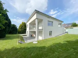 Modernes Niedrigenergiehaus über der Donau!