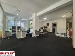 VERMIETETE BÜROFLÄCHE IM NONNTAL
Terrasse/Garten/PKW-Abstellflächen