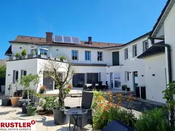 Großzügiges Einfamilienhaus mit separater Wohneinheit &amp; Pool