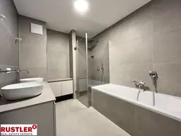 Helle Top ausgestattete Wohnung mit großem Balkon!