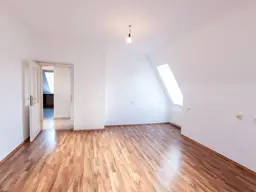 MÖDLING - SONNIGES DACHGESCHOSS MIT GRÜNBLICK