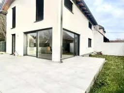 MODERNES EINFAMILIENHAUS MIT SONNIGEM GARTEN BEI SCHLOSS NEUGEBÄUDE