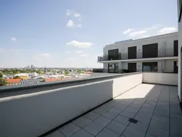 BEZAUBERNDE DG-MAISONETTE IM ERSTBEZUG: 2 ZIMMER, TERRASSE, TRAUMAUSSICHT - PROVISIONSFREI!
