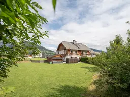 Idyllisches Eck-Reihenhaus mit großem Garten &amp; Carport
