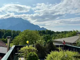 Sanierungsbedürftiges Mehrparteienhaus und Geschäftslokal