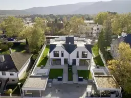 ERSTBEZUG - Luxus Doppelhaushälfte - 5 Zimmer - ca. 162,46 m² NFL - Moderne Haustechnik - Terrassen - Eigengarten mit POOL