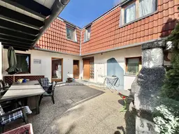 ABSOLUTE RUHELAGE - ca. 302 m² GFL - ca. 198m² NFL - 7 Zimmer - Einbauküche - Garage