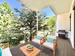 GRÜNBLICK - Gesamtes Haus saniert - 3.Liftstock - ca. 108m² NFL - 3 bis 4 Zimmer - Loggia/Balkon - U-Bahn - ERSTBEZUG
