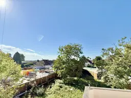 TERRASSENHIT - 3 bis 4 Zimmer - ca. 93m² gew. NFL - KLIMA - Schwedenofen - Einbauküche - großes Kellerabteil - PKW-Stellplatz - zentrale Lage