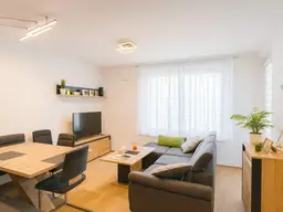 Neuwertige 3-Zimmer-Wohnung - BJ.2021 - Loggia - Balkon - 2. Garage Stellplätze inkludiert - MÖBLIERT