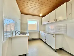 HELLE Wohnung in Neunkirchen - 2 Zimmer - ca. 51m² WFL - Einbauküche - 2.Stock