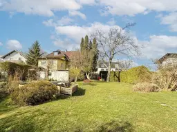 Charmantes Haus mit tollem Grundstück in Grün-Ruhelage