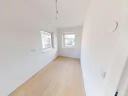 PROVISIONSFREI FÜR DEN KÄUFER! Exklusives Penthouse im Herzen von Voitsberg – Baustart erfolgt! 4 Zimmer, beeindruckende Glasfronten &amp; riesige Dachterrasse! Nur 30 Minuten von Graz!