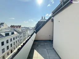 ABSOLUTES SCHNÄPPCHEN! Mega helle Dachgeschoß Wohnung mit 3 Zimmer und feiner Terrasse!