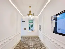 Ein Zuhause, das nach Ihrer Handschrift verlangt! Entzückende Altbauwohnung mit Sanierungsbedarf + Traumhaft schönes Haus + Perfekte Infrastruktur und Anbindung! Jetzt zugreifen!