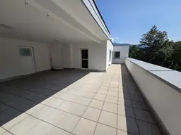 NEUER PREIS: Neuwertiges, klimatisiertes 3-Zimmer-Penthouse in ruhiger Lage mit Unterstellplatz in Koblach!