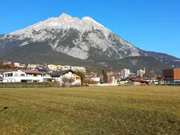 Großes Baugrundstück