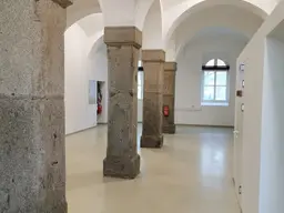 DRAGONER HÖFE: Büro-/Atelier-/Ordi-/Geschäftsfläche exklusiv u. einzigartig - Gewölbe, Granitsäulen, beeindruckende Raumhöhe...- weitreichender Gestaltungsfreiraum in historischem Gemäuer