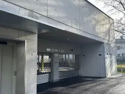 SOMMERAKTION: 2 Monate mietfrei! Witterungsgeschützter sicherer Auto-/Campingabstellplatz im neuen Parkdeck Albert-Schöpf-Straße! Möglichkeiten für E-Ladestation und Behinderten-Parkplätze vorhanden – nur noch wenige Plätze verfügbar!