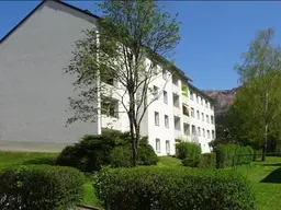 Zentral gelegene, sanierte Familienwohnung mit Loggia