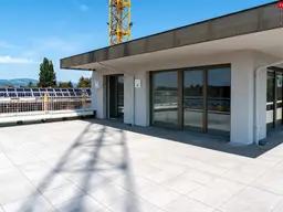 105 m² Dachterrasse für Ihr Leben im Freien – barrierefreie Komfortwohnung mit grünem Energiekonzept
