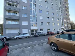 Generalsanierte Wohnung: Ein besonderes Schätzchen durch die Balkontür in den allgemeinen Innenhof! 2-Raum-Wohnung mit Parkplatz!