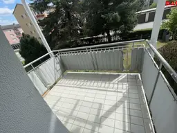 Attraktive Wohnung mit Sonnen-Balkon und Parkplatz!