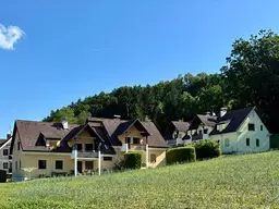 Lichtdurchflutete 2-Zimmer-Wohnung mit Balkon und Carportparkplatz - geförderte Miete ODER geförderte Miete mit Kaufoption - 2 Zimmer 