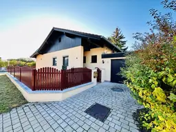 Charmanter Bungalow in Theresienfeld – Wohnen auf einer Ebene mit traumhaftem Garten!