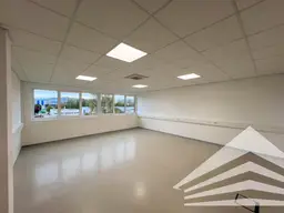 280 m² klimatisierte Bürofläche mit Parkplätzen Nähe Industriezeile!