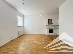 Renovierte 2 Zimmer-Altbauwohnung mit Küche - Nähe Herz-Jesu-Kirche