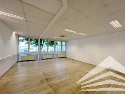 Ausbildungsräume und Büroräumlichkeiten auf 540 m² nähe Industriezeile!